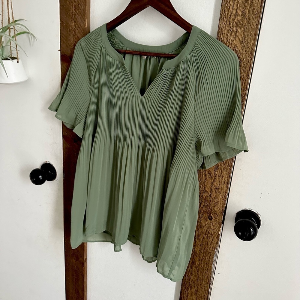 Cracker Barrel Boutique Sage Green Pleated Women's Blouse Size Small - Picture 9 of 16